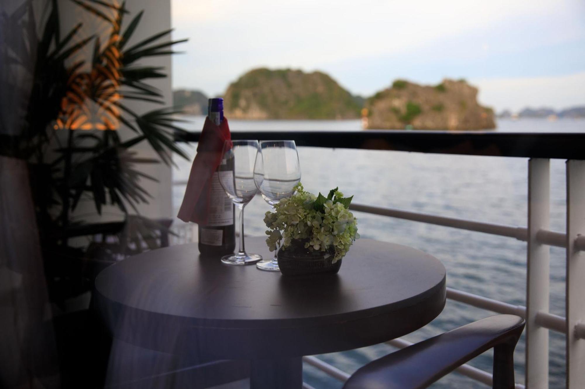 V'Spirit Cruise Hotell Ha Long Exteriör bild