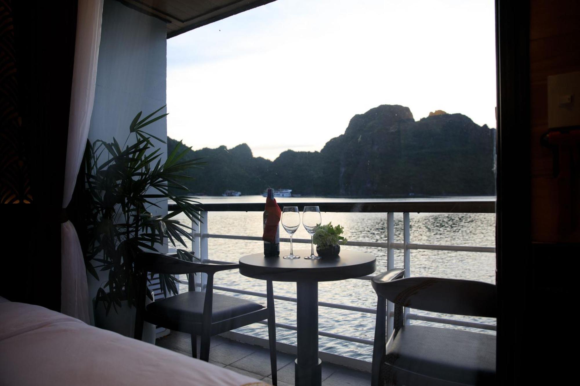 V'Spirit Cruise Hotell Ha Long Exteriör bild
