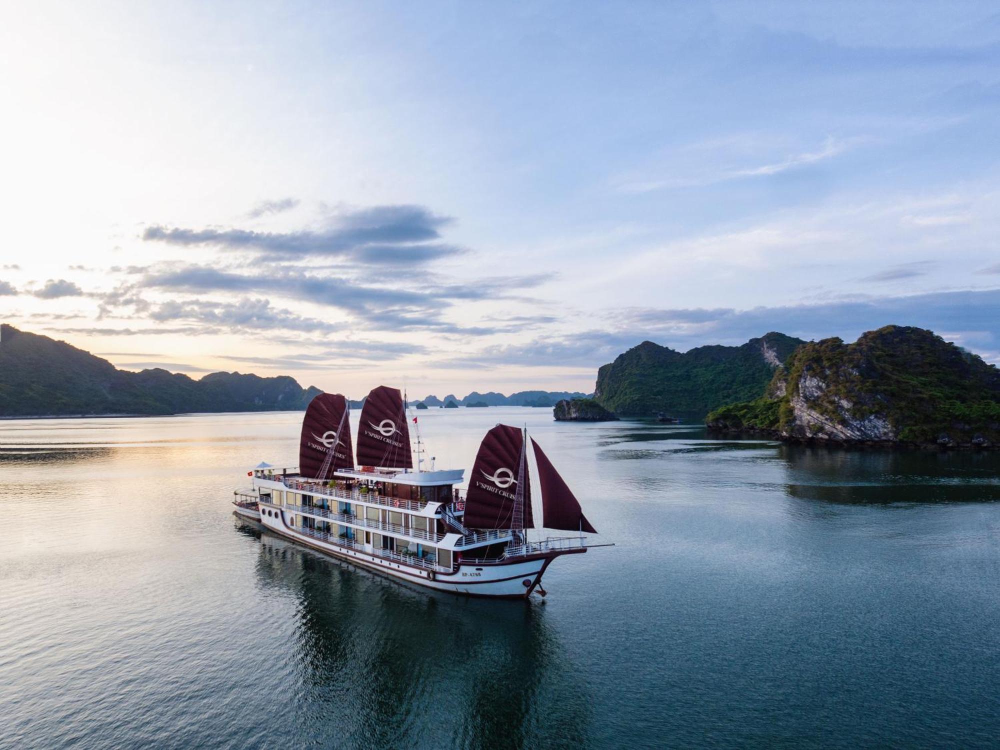 V'Spirit Cruise Hotell Ha Long Exteriör bild